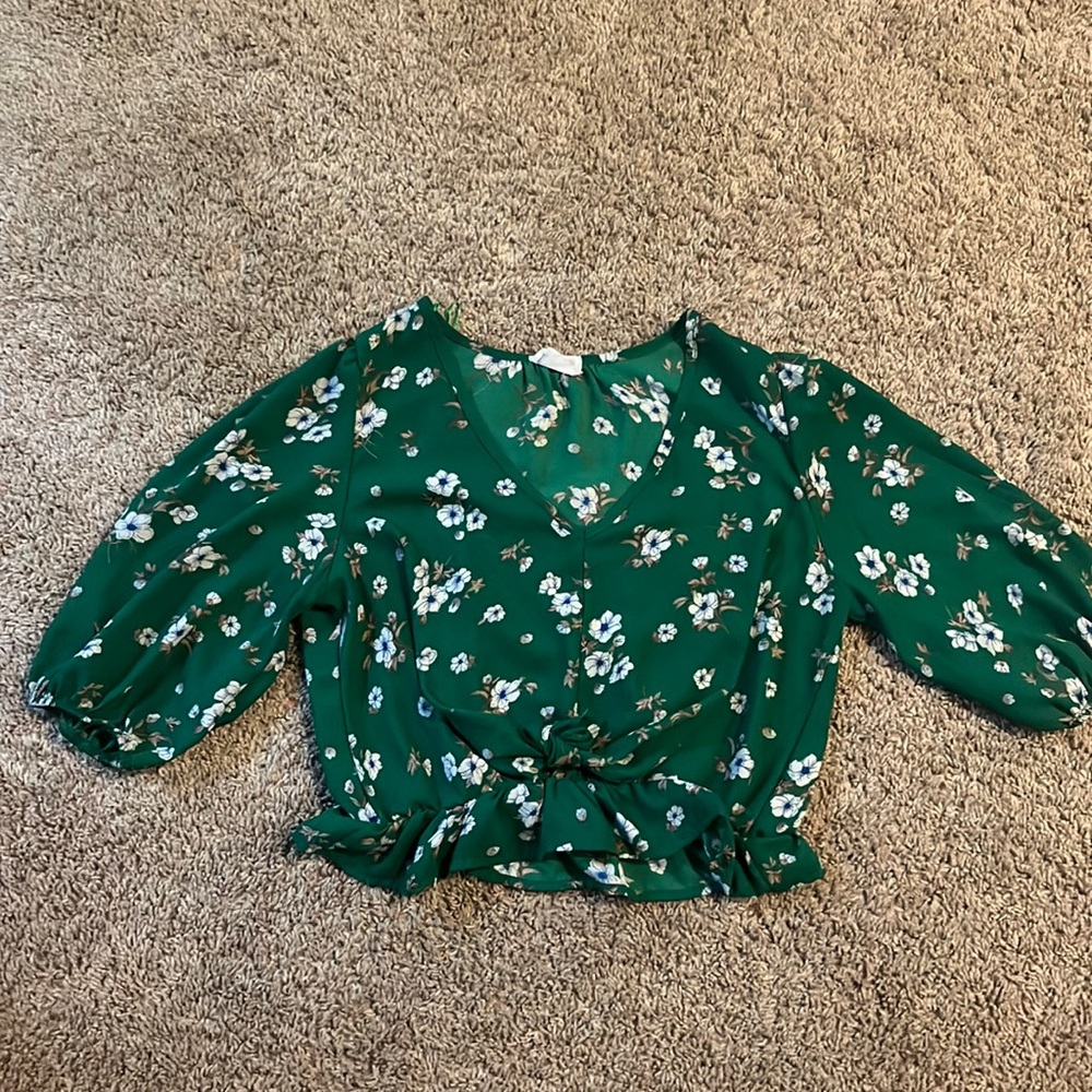 Sienna Sky cropped top
